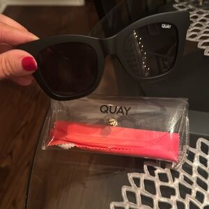 Black oversized perfect Quays.